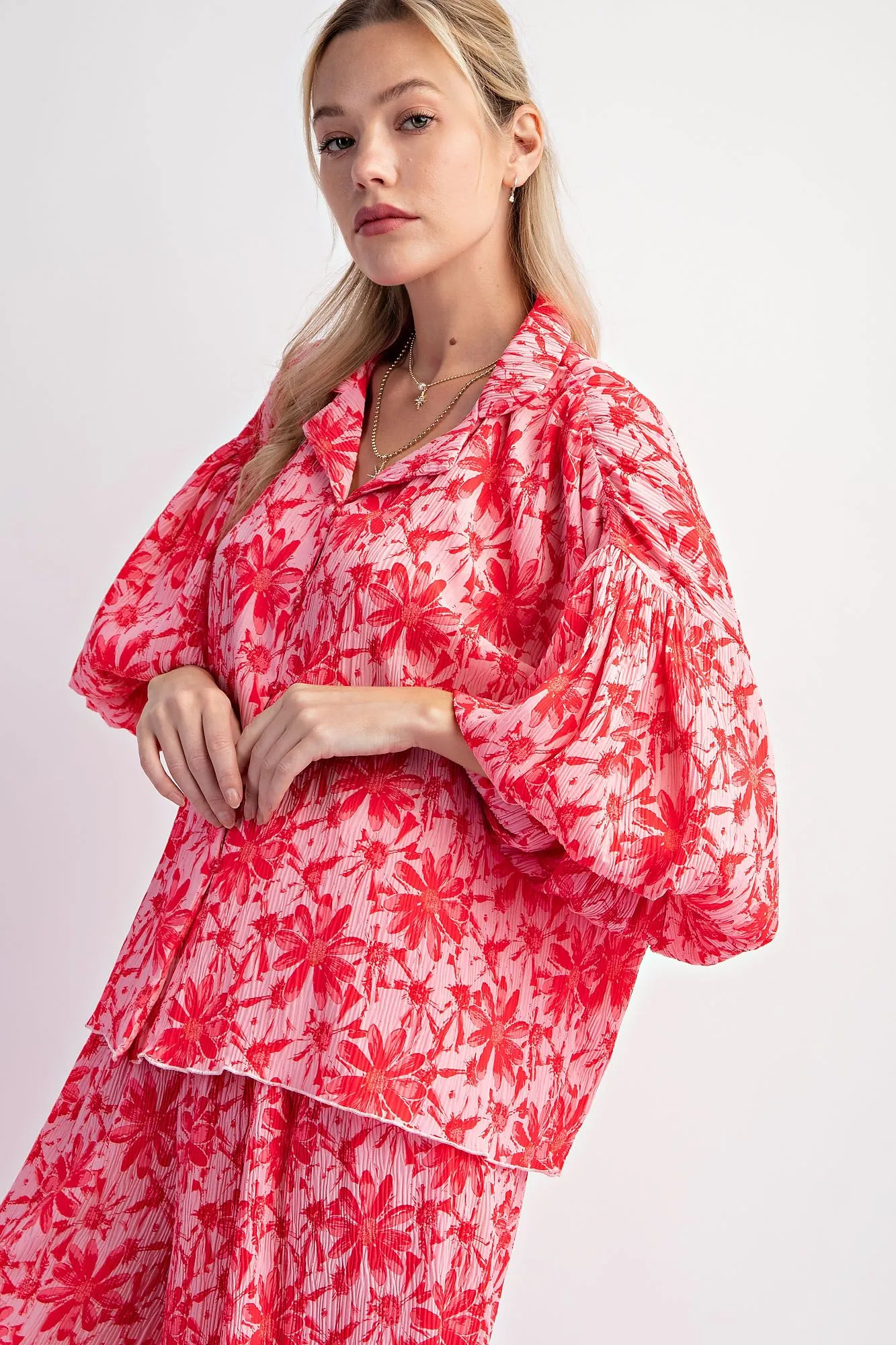 Easel Hot Pink & Red Floral Puff Sleeve Crinkled Poly Button-Down: A Playful Summer Delight!