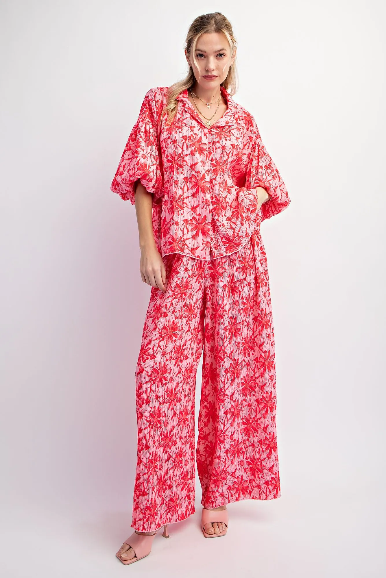Easel Hot Pink & Red Floral Puff Sleeve Crinkled Poly Button-Down: A Playful Summer Delight!