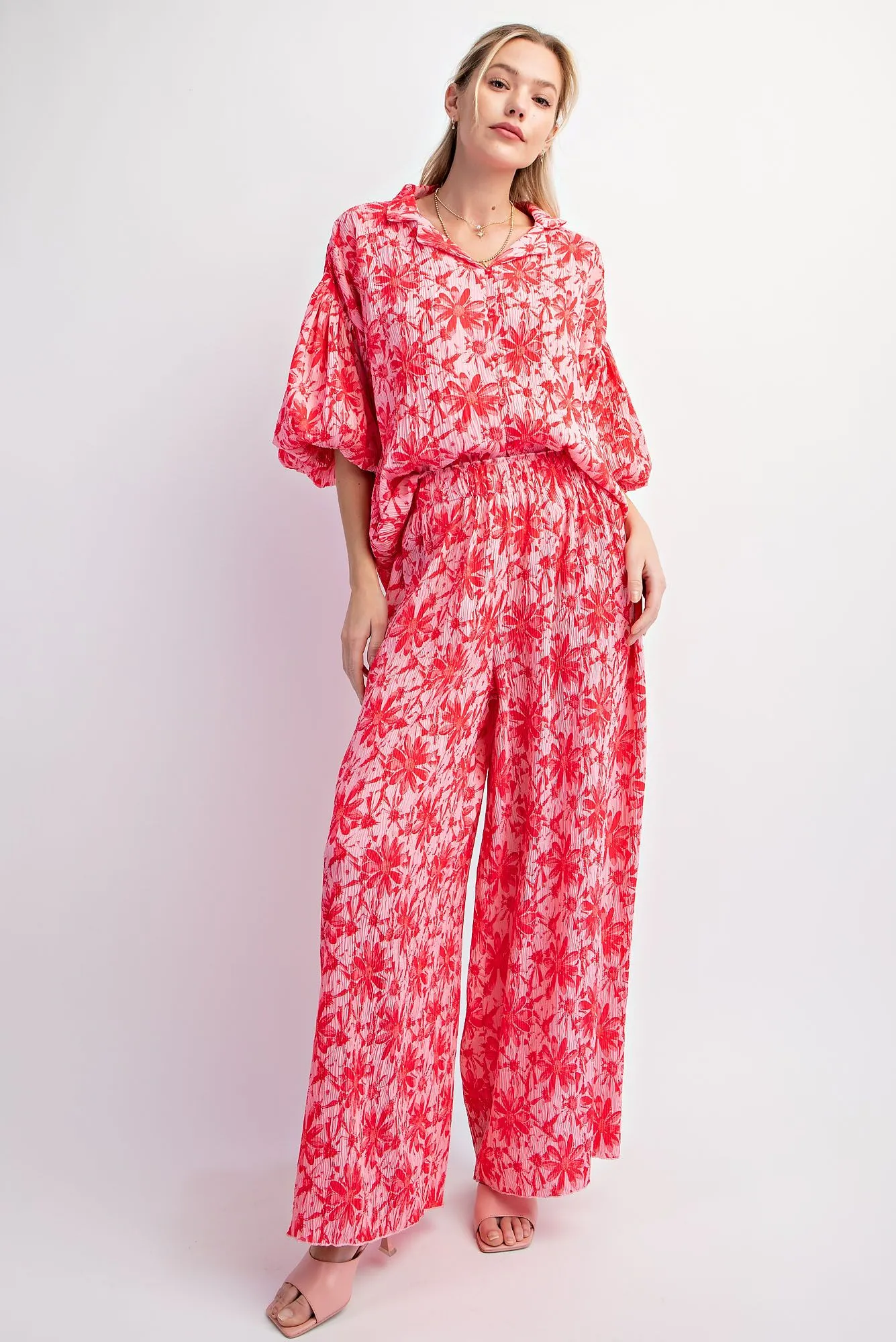 Easel Hot Pink & Red Floral Puff Sleeve Crinkled Poly Button-Down: A Playful Summer Delight!