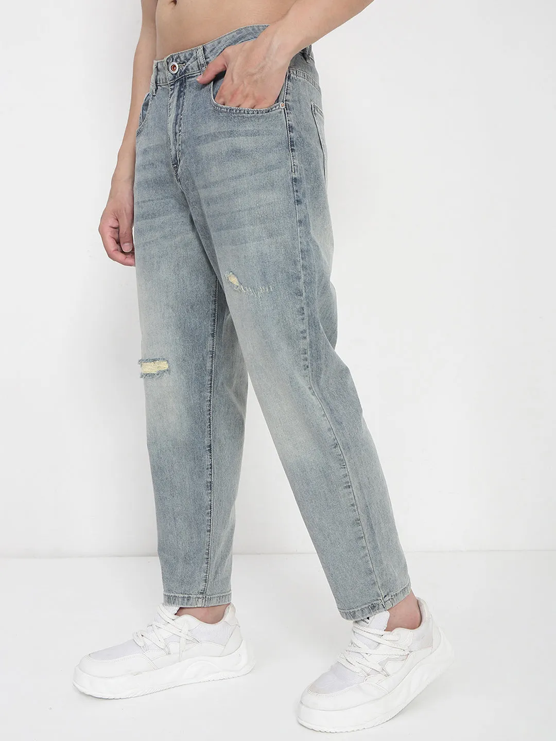 Men Blue Distressed Relaxed Fit Jeans