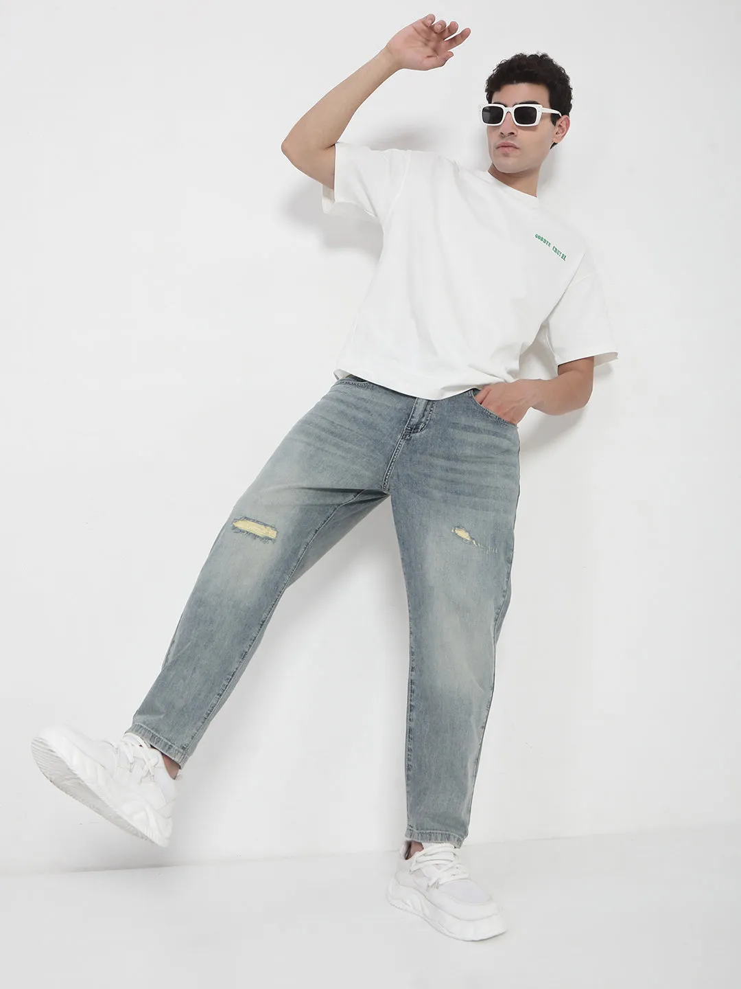Men Blue Distressed Relaxed Fit Jeans