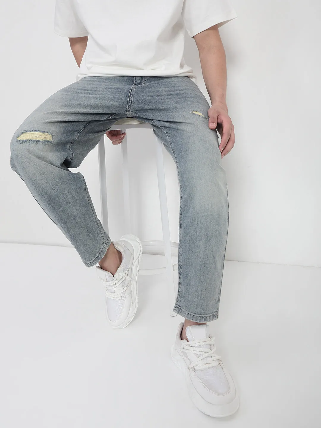 Men Blue Distressed Relaxed Fit Jeans