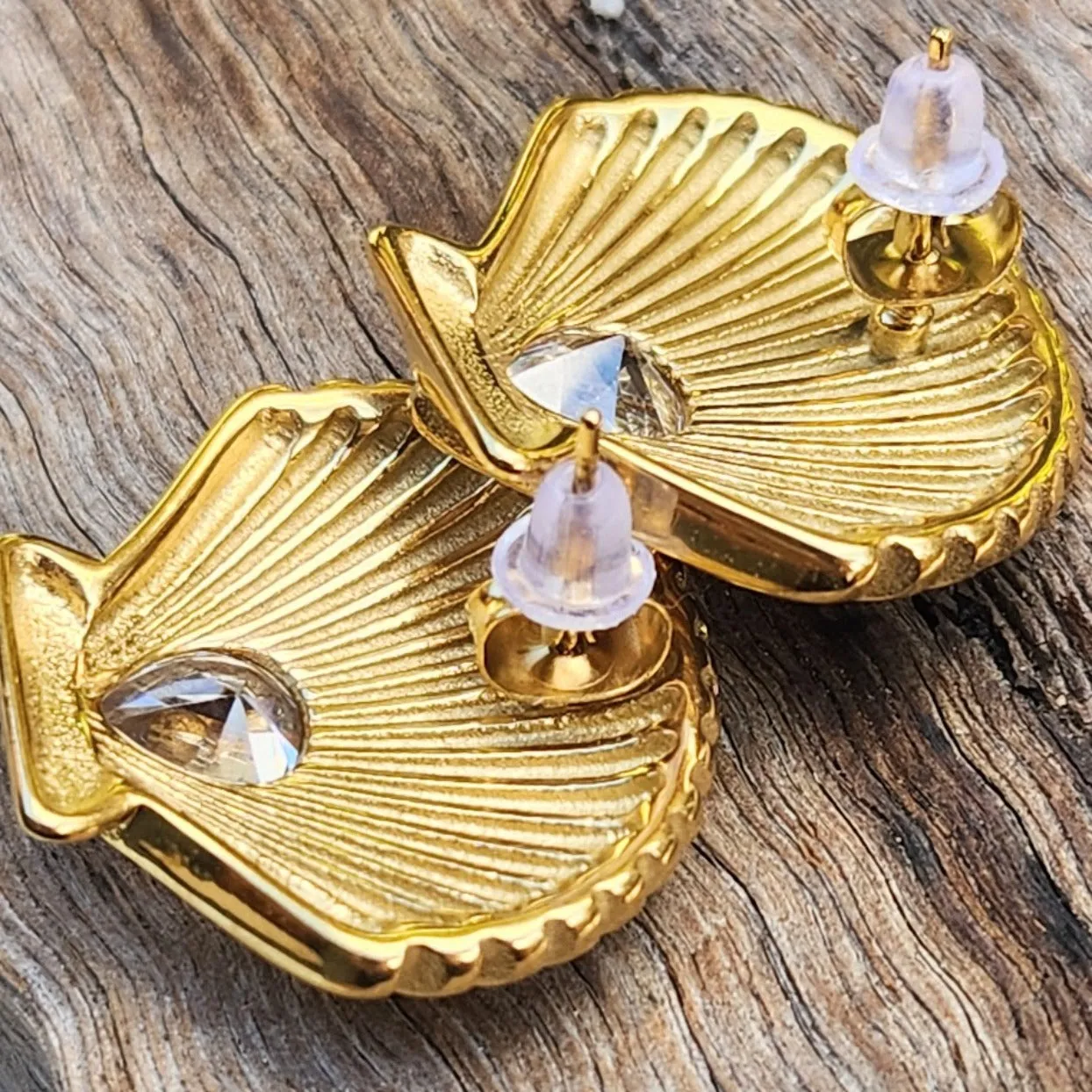 TEARDROP SHELLS - 18K GOLD WATERPROOF STUD EARRINGS